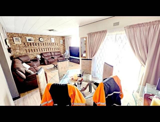 2 BEDROOM DUPLEX FOR SALE IN ALBEMARLE EXT 1